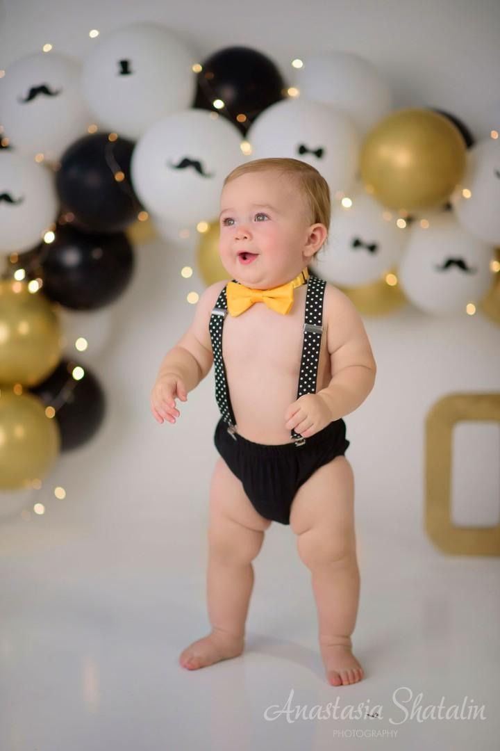 1st birthday and cake smash photographer. Family photographer in Roseville, Rocklin, Folsom, Sacramento