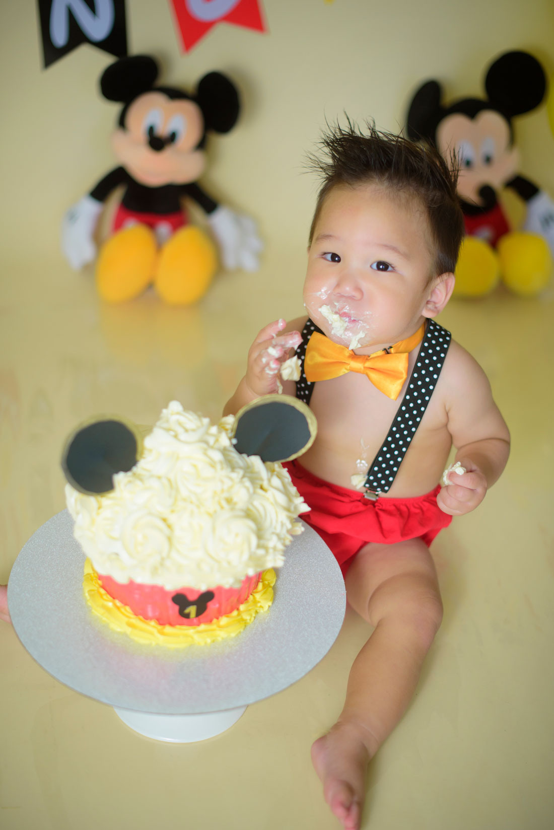 Mickey mouse first birthday session. Family photographer in Roseville, Rocklin, Folsom, Sacramento