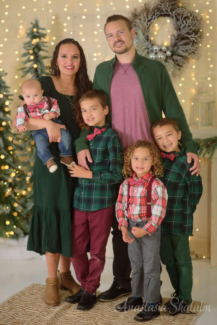 Christmas studio mini session Roseville, Rocklin, Sacramento, Folsom, Elk grove. Family photographer in Roseville, Rocklin, Folsom, Sacramento