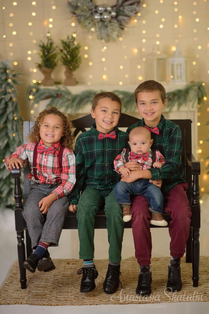 Christmas studio mini session Roseville, Rocklin, Sacramento, Folsom, Elk grove. Family photographer in Roseville, Rocklin, Folsom, Sacramento