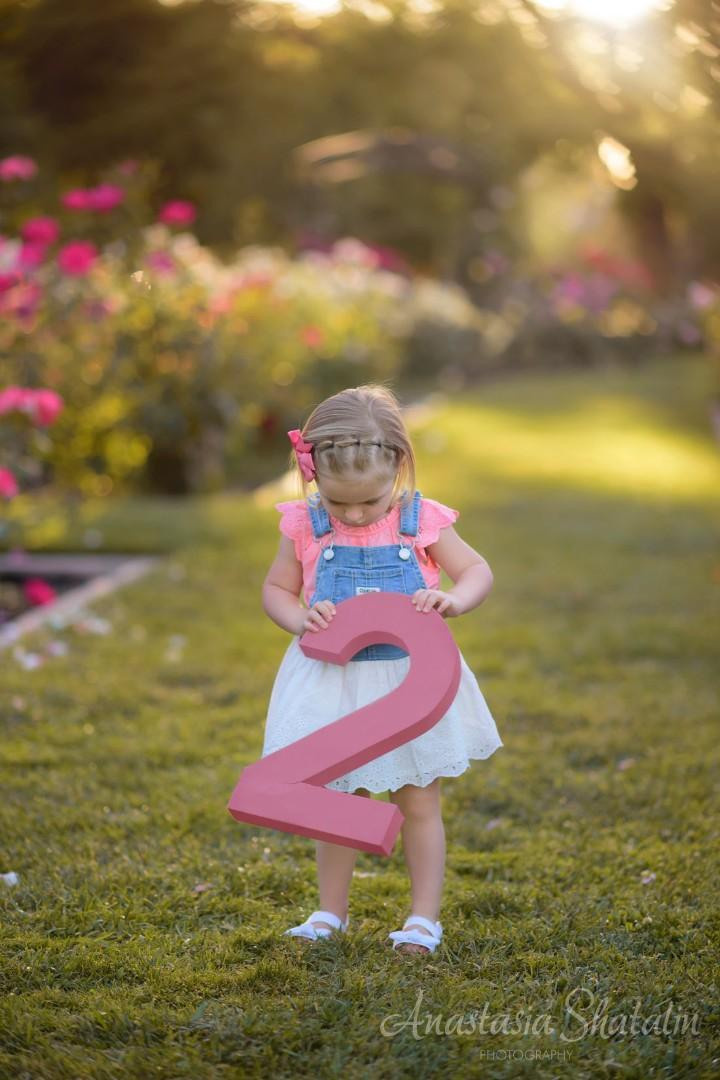 Rose garden photos Sacramento, Rocklin, Roseville. Family photographer in Roseville, Rocklin, Folsom, Sacramento