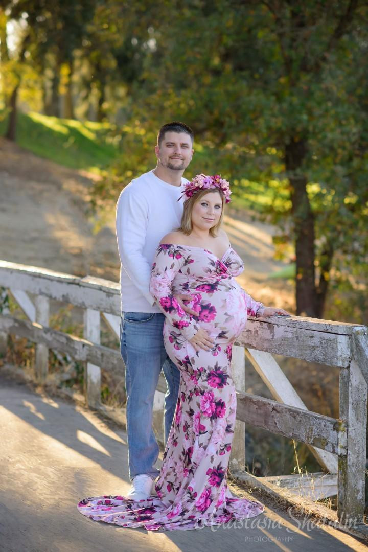Maternity photoshoot. Family photographer in Roseville, Rocklin, Folsom, Sacramento