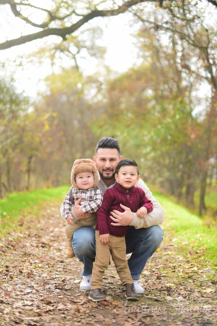 Family photo shoot Gibson ranch park winter time. Family photographer in Roseville, Rocklin, Folsom, Sacramento
