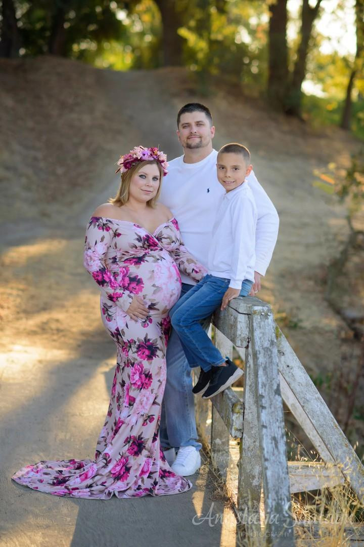 Maternity photoshoot. Family photographer in Roseville, Rocklin, Folsom, Sacramento