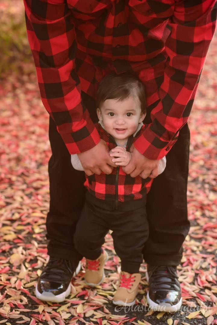 Autumn family photos Sacramento. Family photographer in Roseville, Rocklin, Folsom, Sacramento