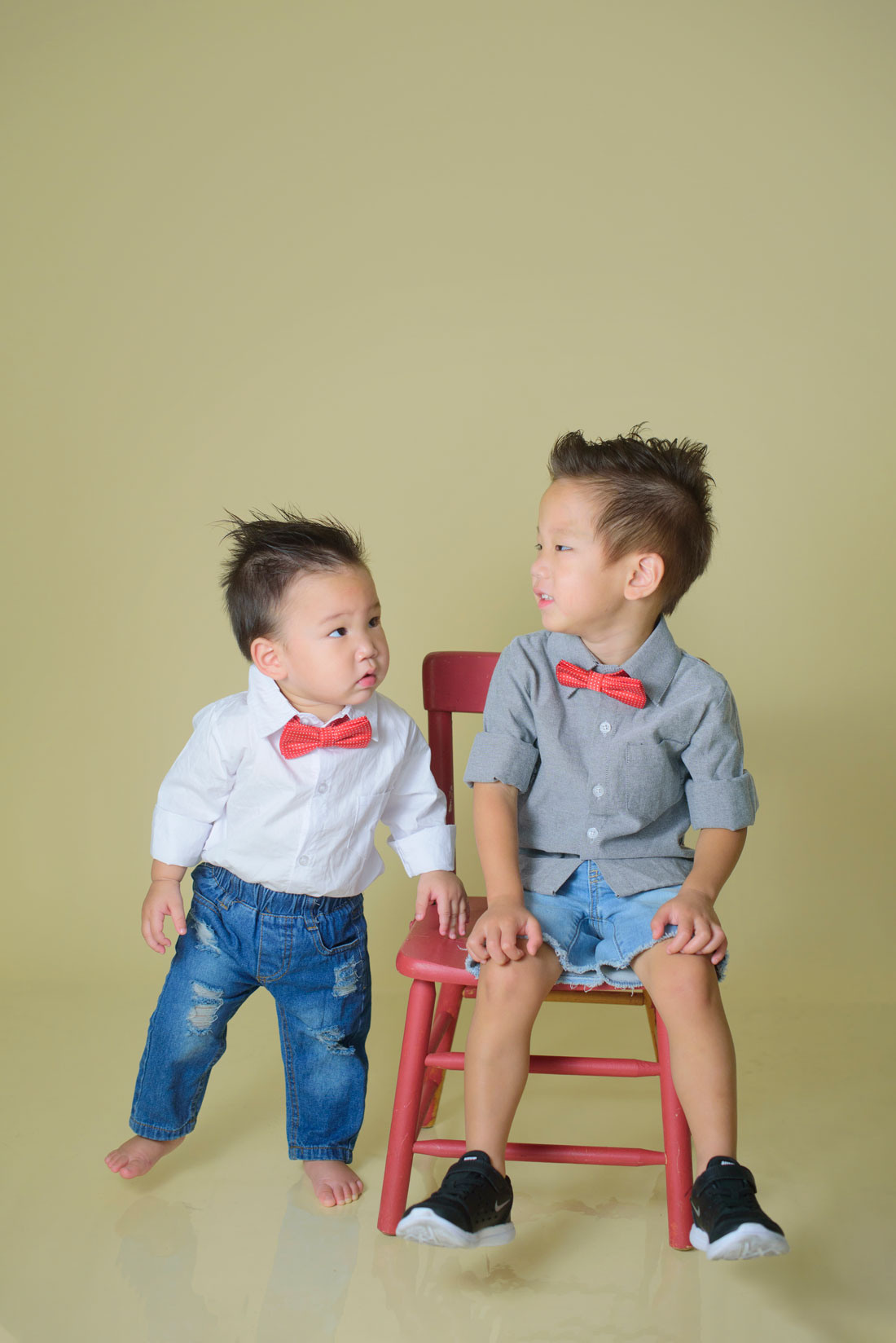 Mickey mouse first birthday session. Family photographer in Roseville, Rocklin, Folsom, Sacramento