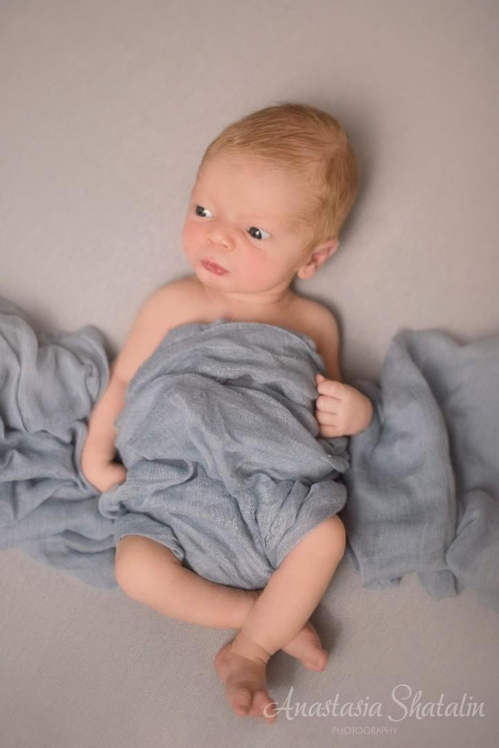 Newborn photographer Rocklin California. Family photographer in Roseville, Rocklin, Folsom, Sacramento