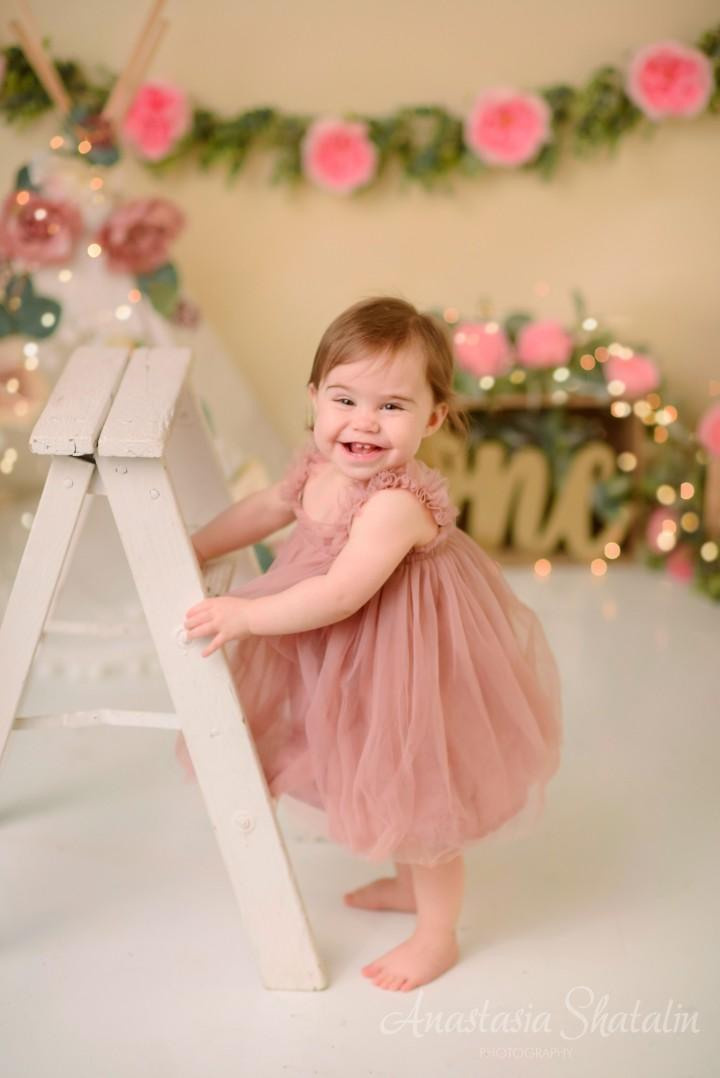 Roseville cake smash. Family photographer in Roseville, Rocklin, Folsom, Sacramento