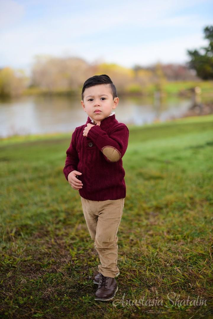 Family photo shoot Gibson ranch park winter time. Family photographer in Roseville, Rocklin, Folsom, Sacramento