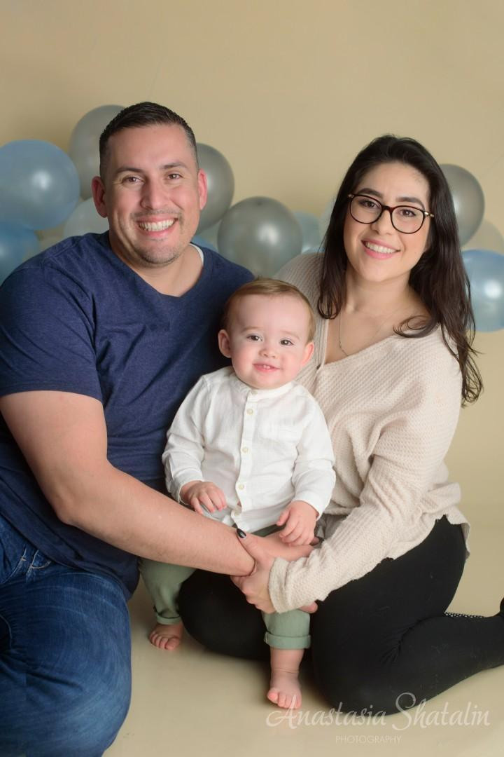 Mateo’s first birthday and cake smash photos. Photographer in Rocklin, CA. Family photographer in Roseville, Rocklin, Folsom, Sacramento