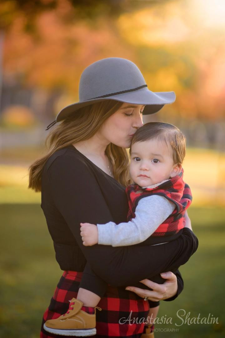 Autumn family photos Sacramento. Family photographer in Roseville, Rocklin, Folsom, Sacramento