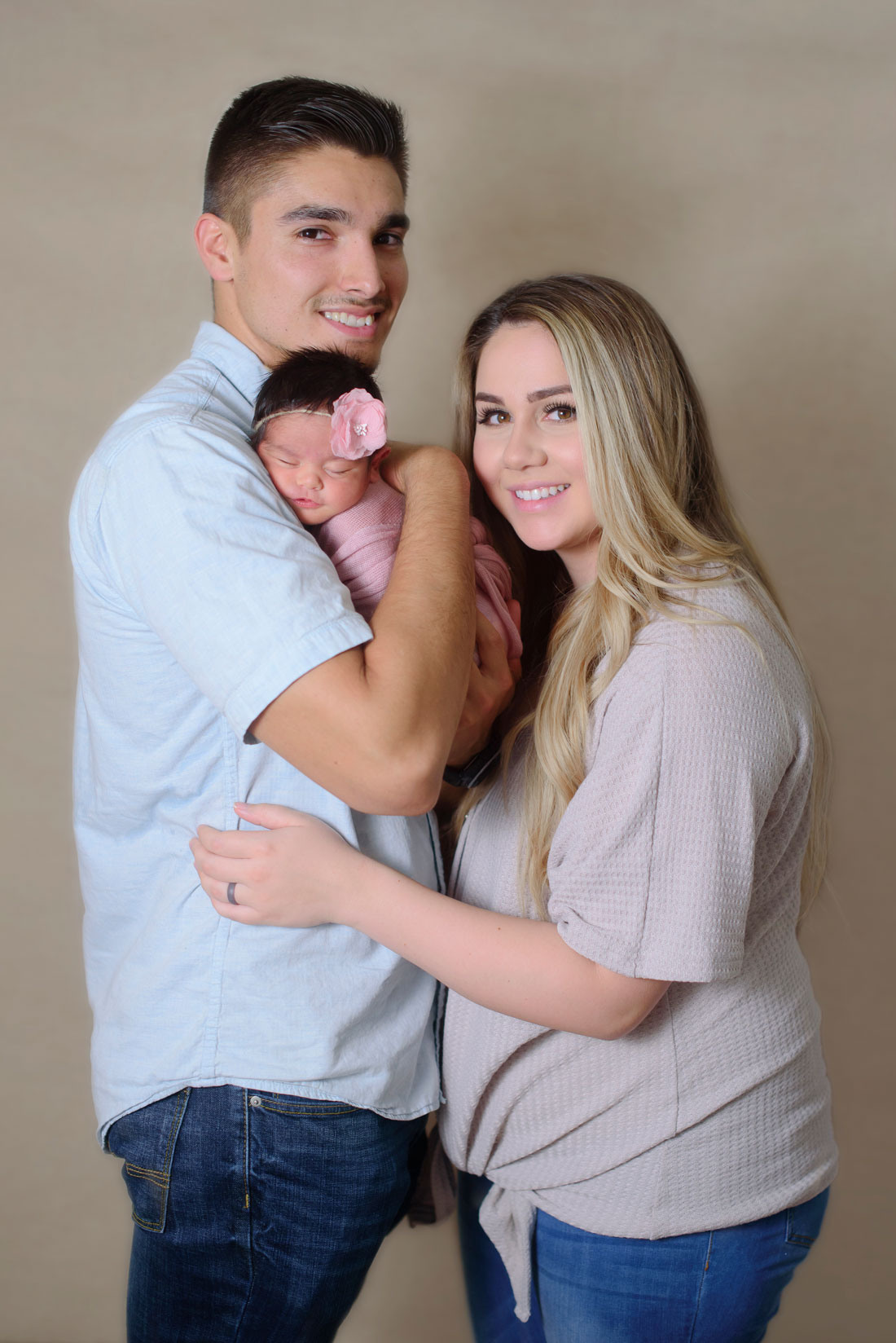Newborn photography in Roseville. Family photographer in Roseville, Rocklin, Folsom, Sacramento