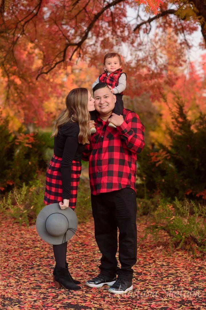 Autumn family photos Sacramento. Family photographer in Roseville, Rocklin, Folsom, Sacramento