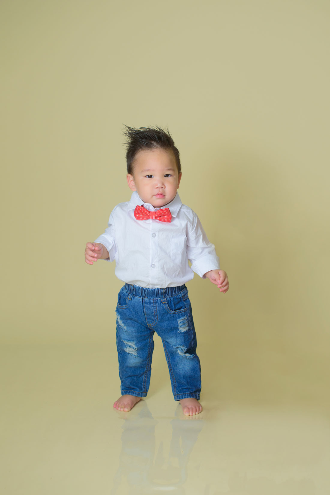 Mickey mouse first birthday session. Family photographer in Roseville, Rocklin, Folsom, Sacramento