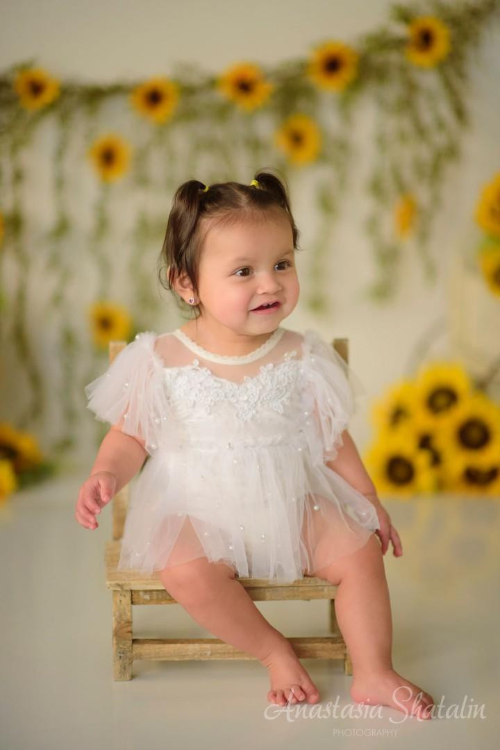 Sunflowers themed 1st birthday photos Roseville, Rocklin. Family photographer in Roseville, Rocklin, Folsom, Sacramento
