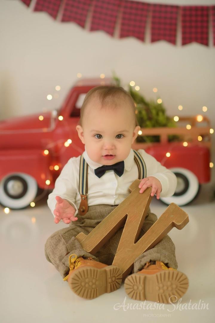 Christmas themed cake smash Roseville photographer. Family photographer in Roseville, Rocklin, Folsom, Sacramento