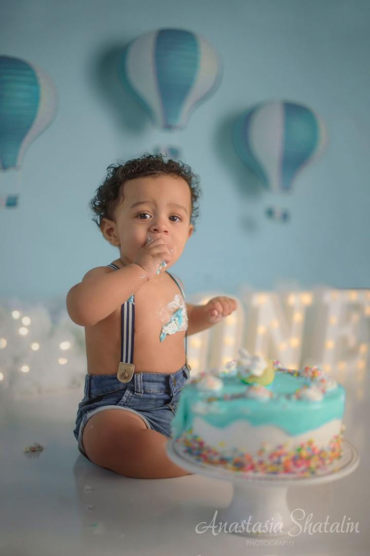 Cake smash photographer Rocklin. Family photographer in Roseville, Rocklin, Folsom, Sacramento