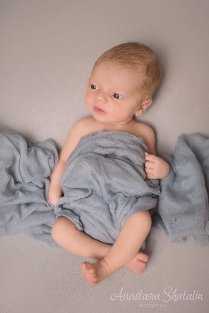 Newborn photographer Rocklin California. Family photographer in Roseville, Rocklin, Folsom, Sacramento