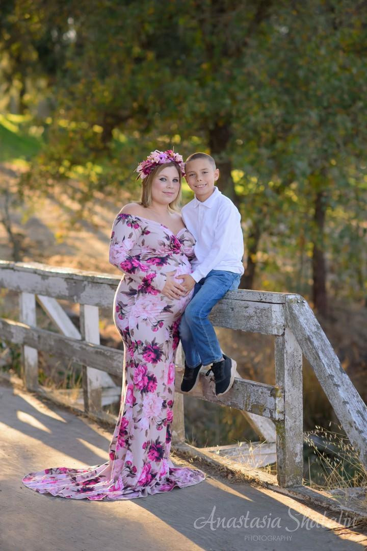 Maternity photoshoot. Family photographer in Roseville, Rocklin, Folsom, Sacramento