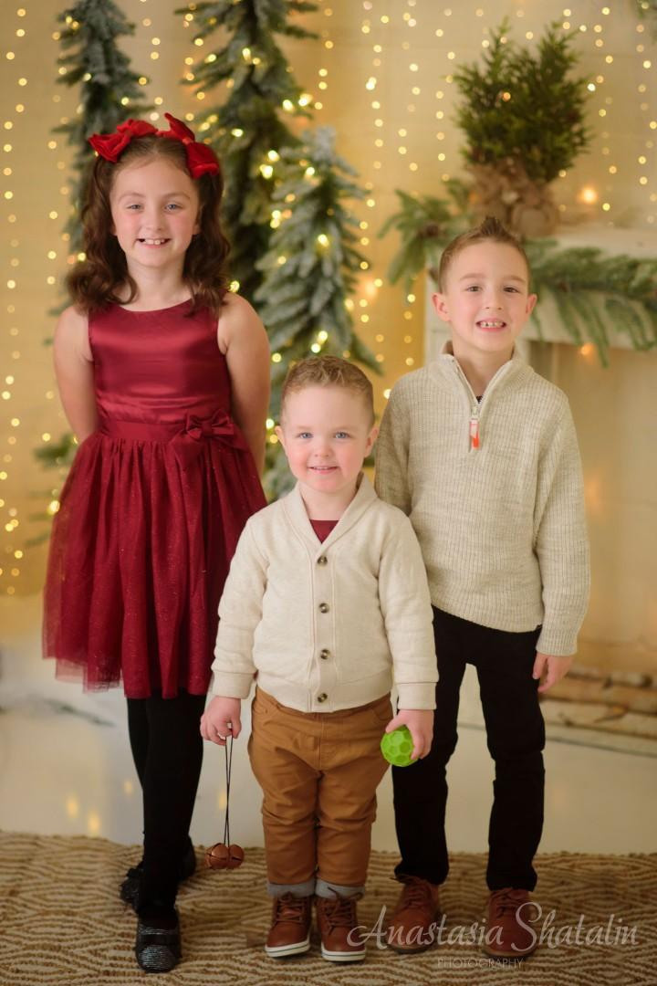 Christmas studio mini session Roseville, Rocklin, Sacramento, Folsom, Elk grove. Family photographer in Roseville, Rocklin, Folsom, Sacramento