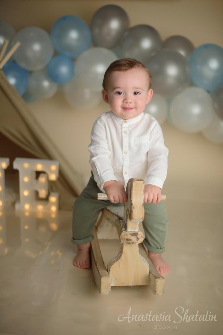 Mateo’s first birthday and cake smash photos. Photographer in Rocklin, CA. Family photographer in Roseville, Rocklin, Folsom, Sacramento