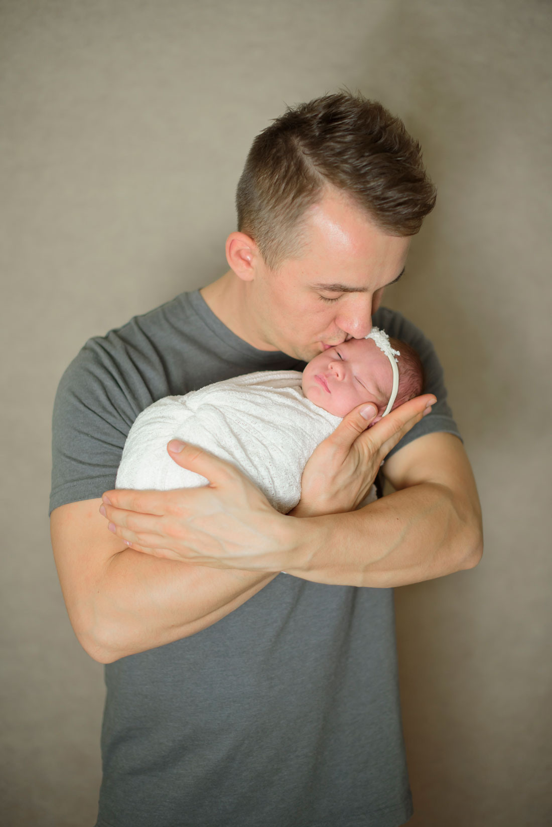 Newborn photography in Roseville, CA. Family photographer in Roseville, Rocklin, Folsom, Sacramento