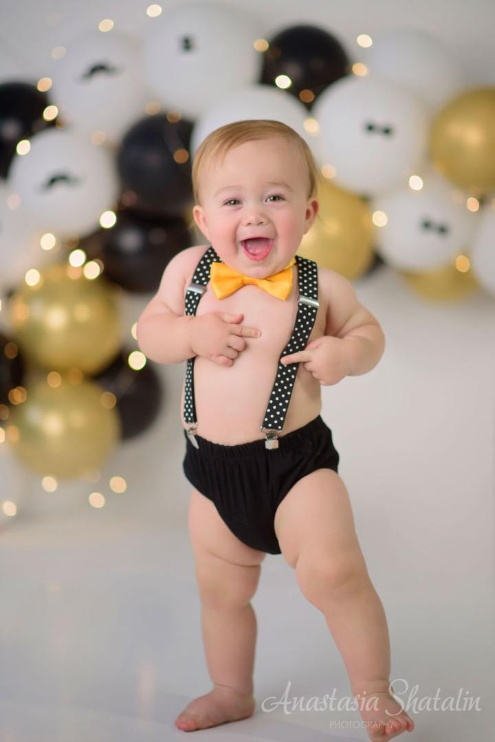 1st birthday and cake smash photographer. Family photographer in Roseville, Rocklin, Folsom, Sacramento