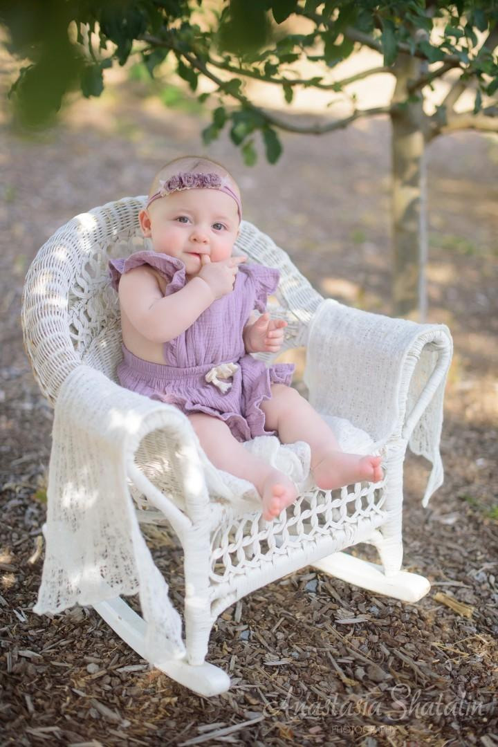 Baby infant photographer Rocklin Roseville Sacramento. Family photographer in Roseville, Rocklin, Folsom, Sacramento