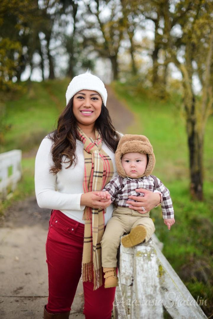 Family photo shoot Gibson ranch park winter time. Family photographer in Roseville, Rocklin, Folsom, Sacramento