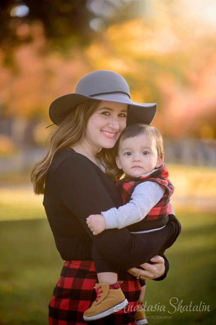 Autumn family photos Sacramento. Family photographer in Roseville, Rocklin, Folsom, Sacramento