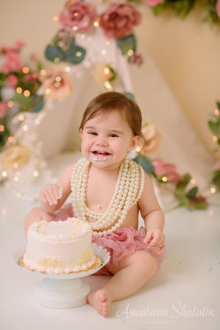 Roseville cake smash. Family photographer in Roseville, Rocklin, Folsom, Sacramento