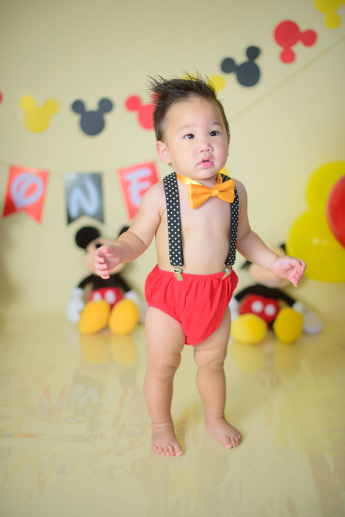 Mickey mouse first birthday session. Family photographer in Roseville, Rocklin, Folsom, Sacramento