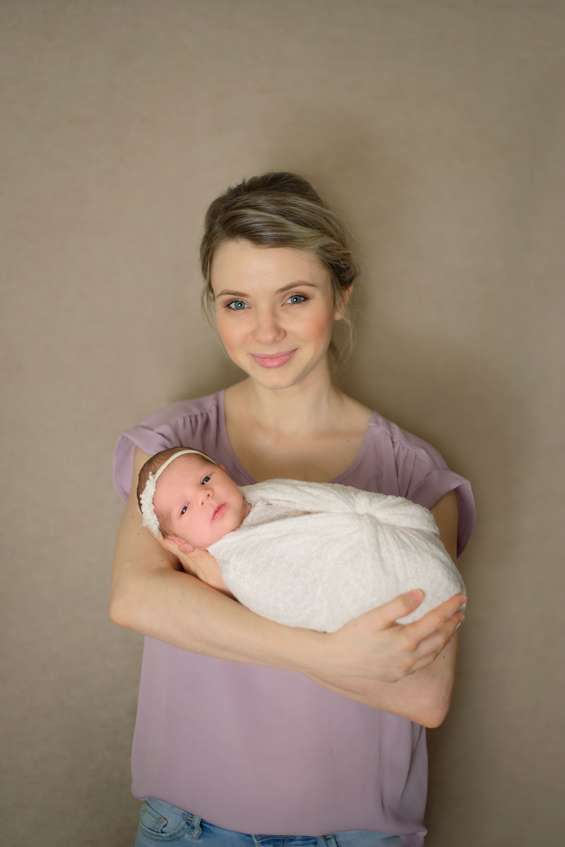 Newborn photography in Roseville, CA. Family photographer in Roseville, Rocklin, Folsom, Sacramento