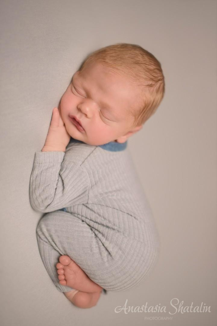 Newborn photographer Rocklin California. Family photographer in Roseville, Rocklin, Folsom, Sacramento