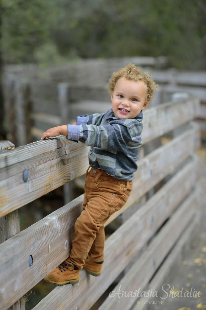 Wooden bridge in Folsom, CA. Perfect location for a photo shoot. Family photographer in Roseville, Rocklin, Folsom, Sacramento