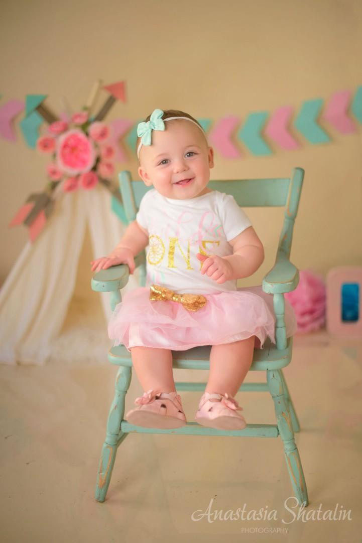 Wild one girl cake smash first birthday Rocklin. Family photographer in Roseville, Rocklin, Folsom, Sacramento