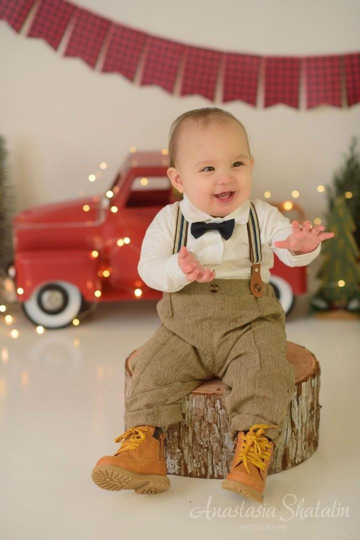 Christmas themed cake smash Roseville photographer. Family photographer in Roseville, Rocklin, Folsom, Sacramento