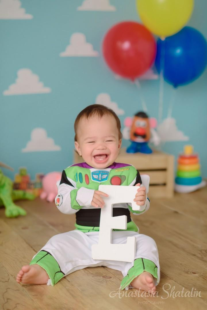Toy story cake smash first Birthday photoshoot. Family photographer in Roseville, Rocklin, Folsom, Sacramento