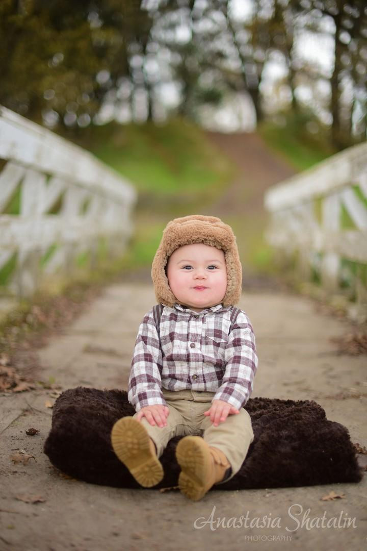 Family photo shoot Gibson ranch park winter time. Family photographer in Roseville, Rocklin, Folsom, Sacramento