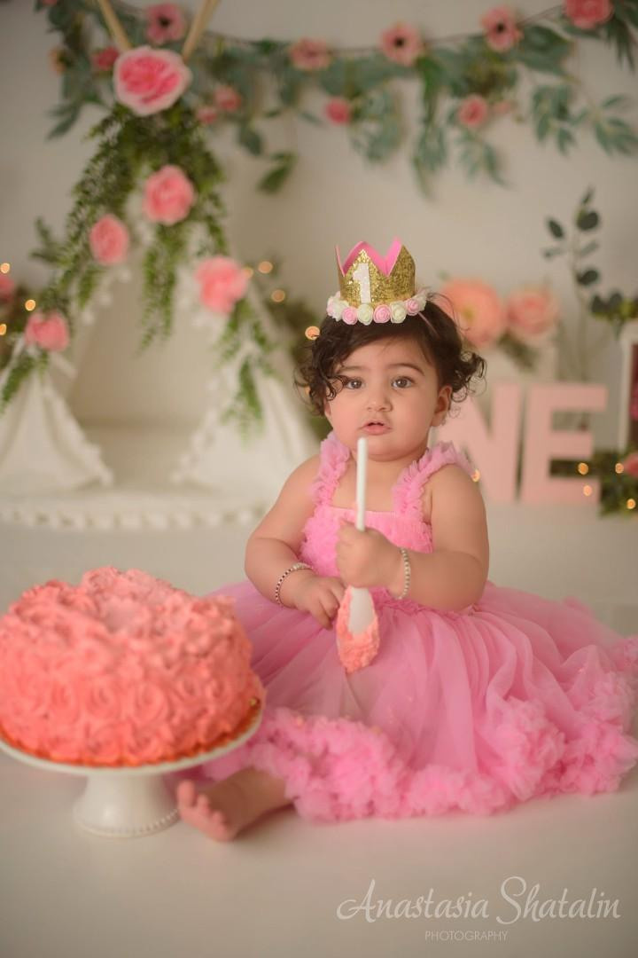Smashing cake photography Roseville. Family photographer in Roseville, Rocklin, Folsom, Sacramento