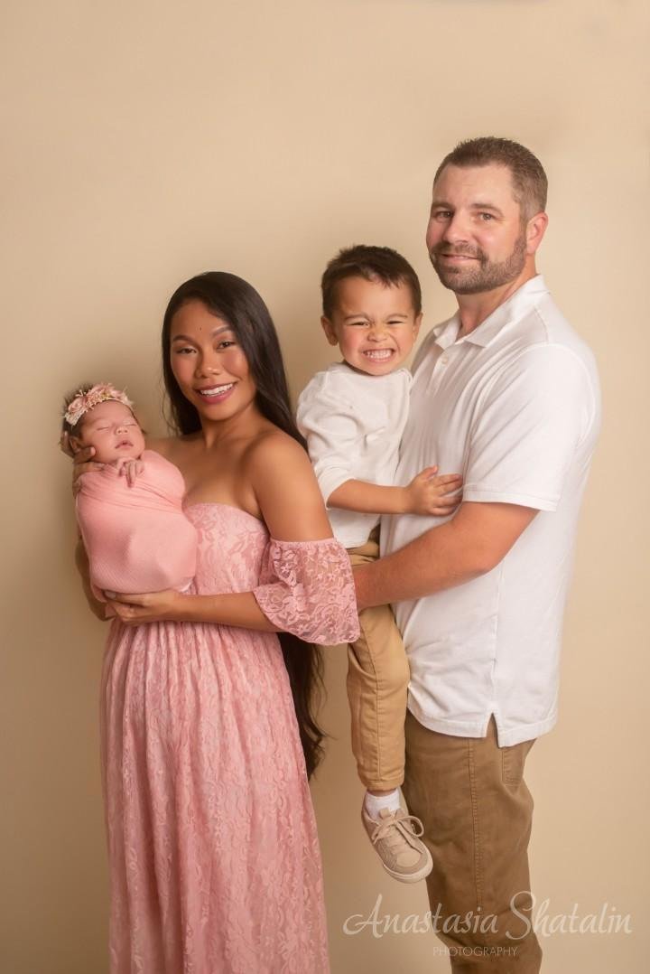 Newborn photographer Roseville. Family photographer in Roseville, Rocklin, Folsom, Sacramento
