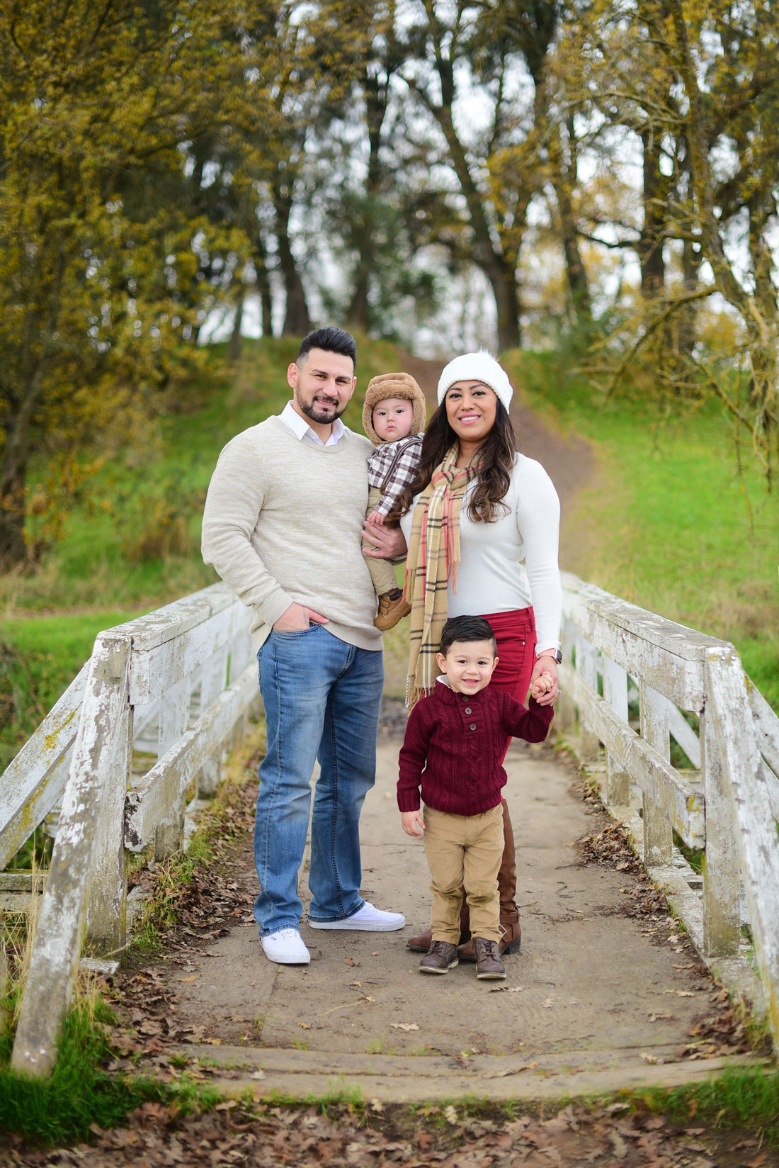 Family photo shoot Gibson ranch park winter time. Family photographer in Roseville, Rocklin, Folsom, Sacramento