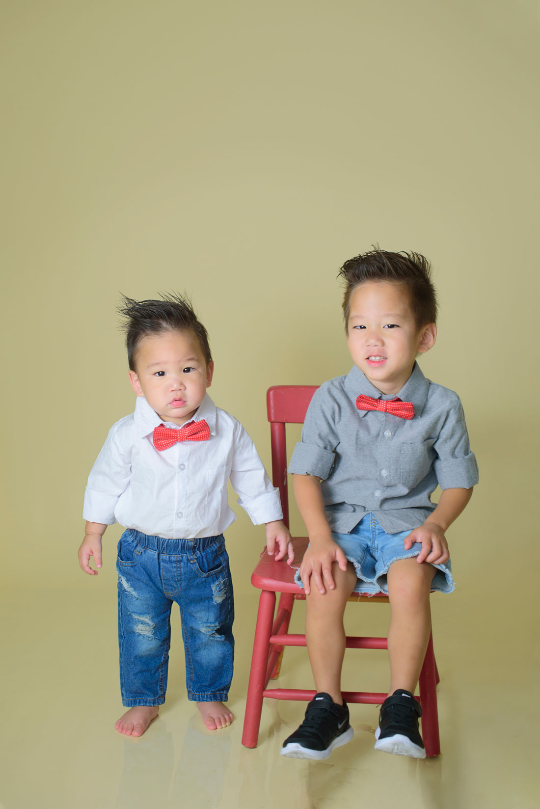 Mickey mouse first birthday session. Family photographer in Roseville, Rocklin, Folsom, Sacramento