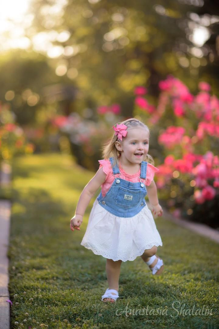 Rose garden photos Sacramento, Rocklin, Roseville. Family photographer in Roseville, Rocklin, Folsom, Sacramento