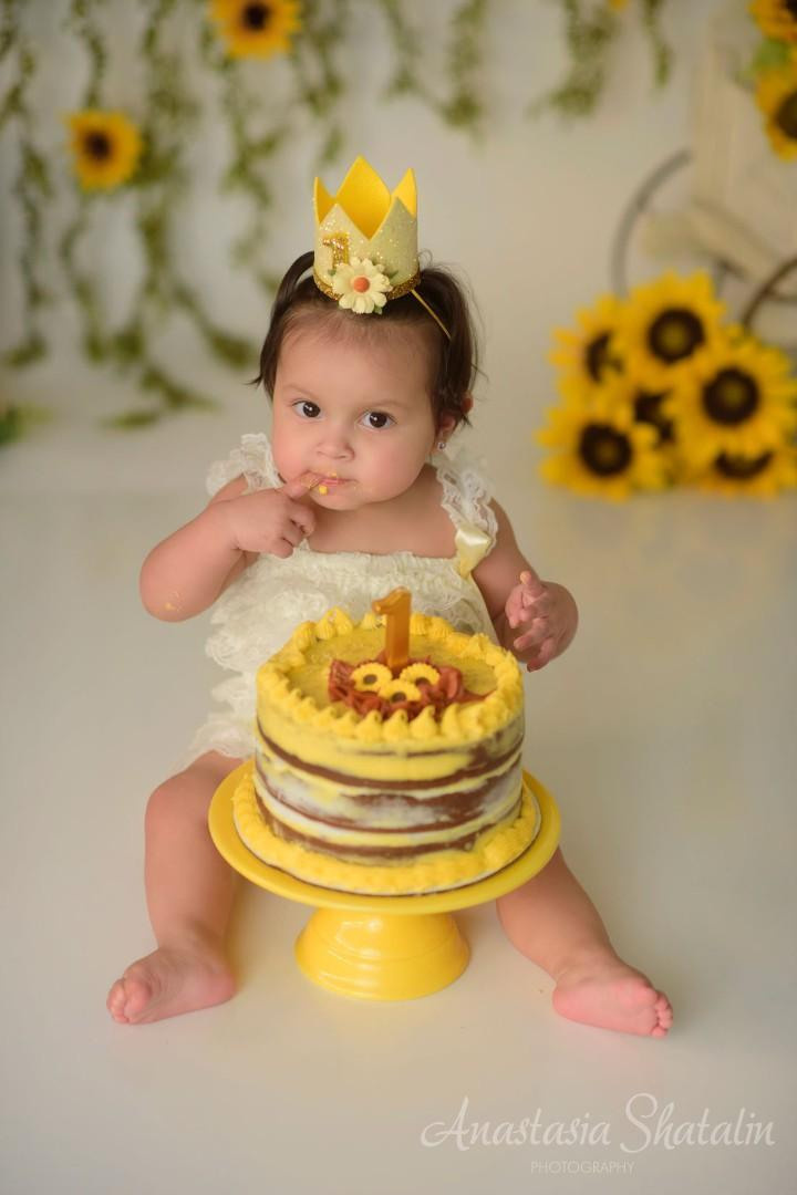 Sunflowers themed 1st birthday photos Roseville, Rocklin. Family photographer in Roseville, Rocklin, Folsom, Sacramento