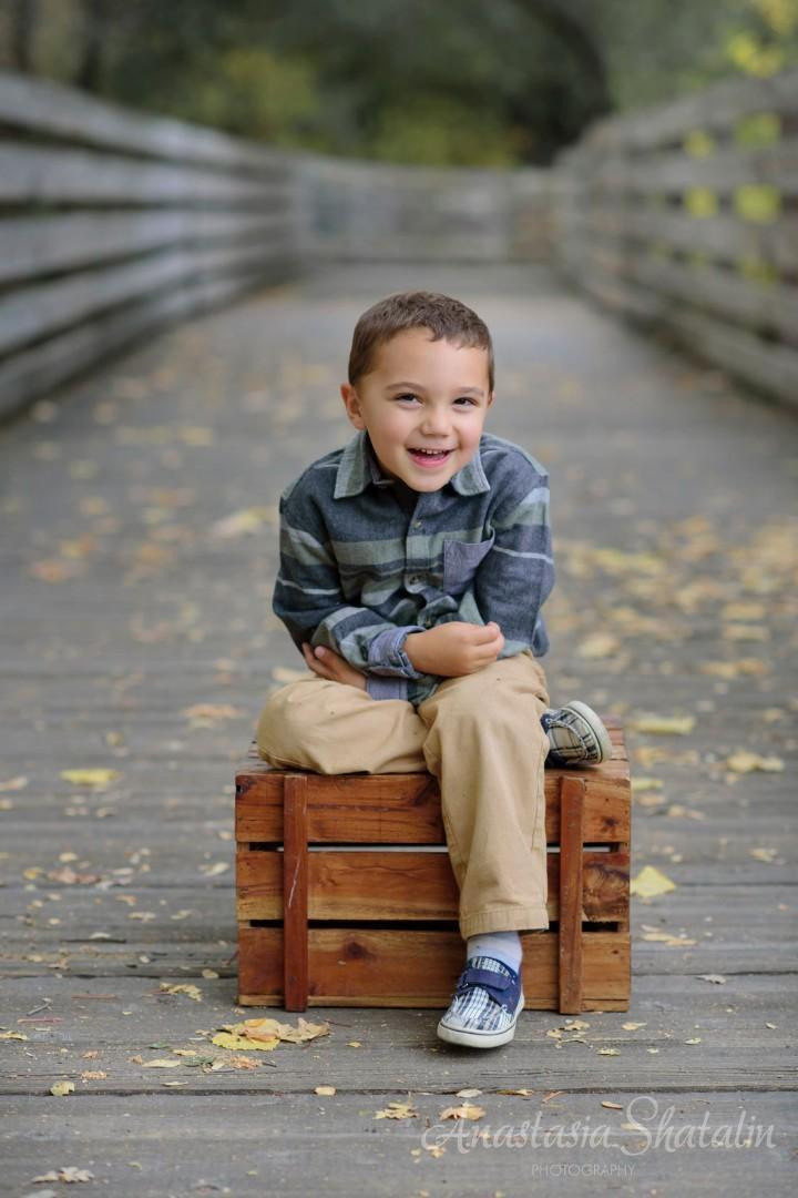 Wooden bridge in Folsom, CA. Perfect location for a photo shoot. Family photographer in Roseville, Rocklin, Folsom, Sacramento