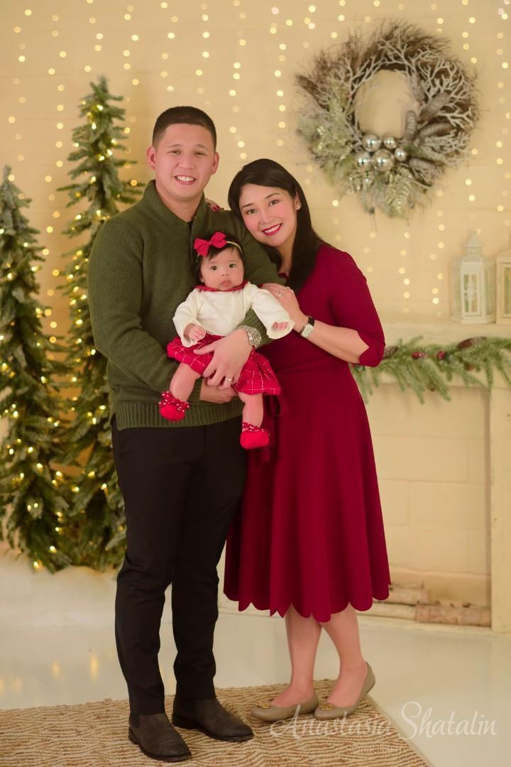 Christmas studio mini session Roseville, Rocklin, Sacramento, Folsom, Elk grove. Family photographer in Roseville, Rocklin, Folsom, Sacramento