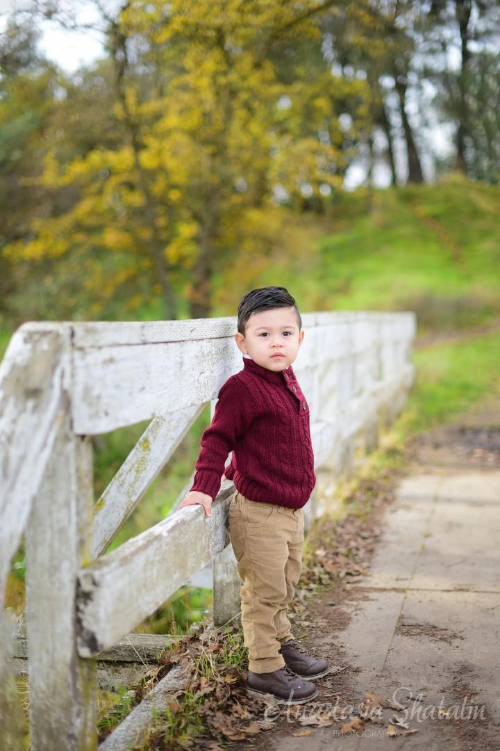 Family photo shoot Gibson ranch park winter time. Family photographer in Roseville, Rocklin, Folsom, Sacramento