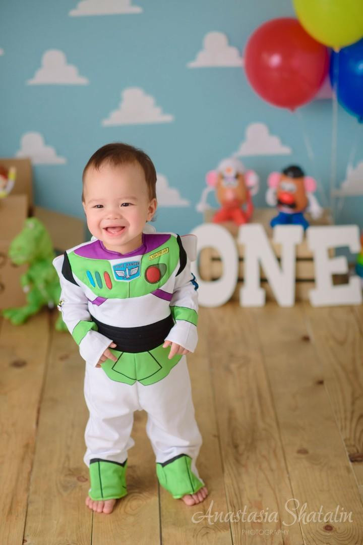Toy story cake smash first Birthday photoshoot. Family photographer in Roseville, Rocklin, Folsom, Sacramento
