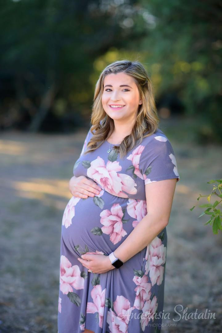 Country style maternity photo mini session in Penryn, CA. Family photographer in Roseville, Rocklin, Folsom, Sacramento